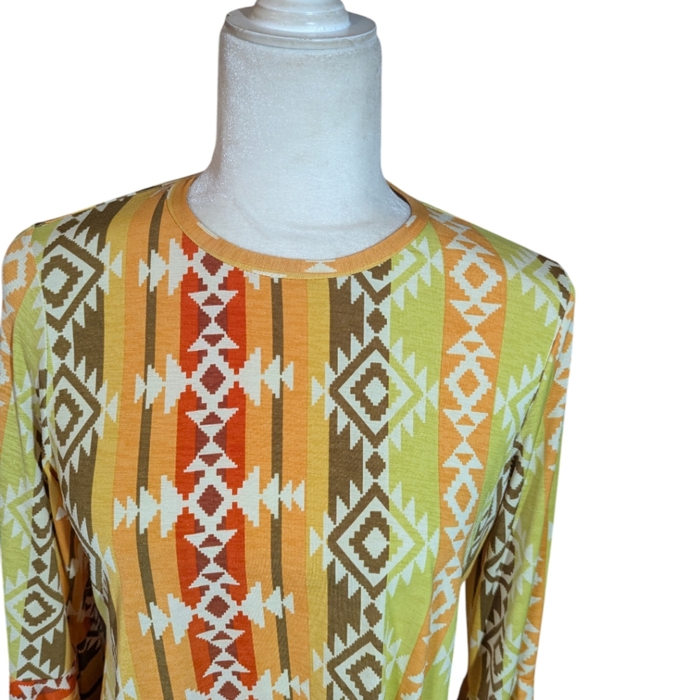 L & B Aztec Bright Print Knit Tunic Top Bell Sleeves Angel Sleeves sz S - Picture 4 of 10